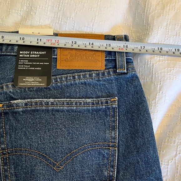 Levi's Middy Straight leg In Medium Wash Mid Rise Straight Leg Size 30 - Picture 9 of 14
